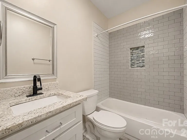 309 James St — Photo 9