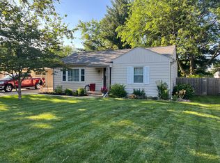 8 Woodruff Dr, Bloomington, IL 61701