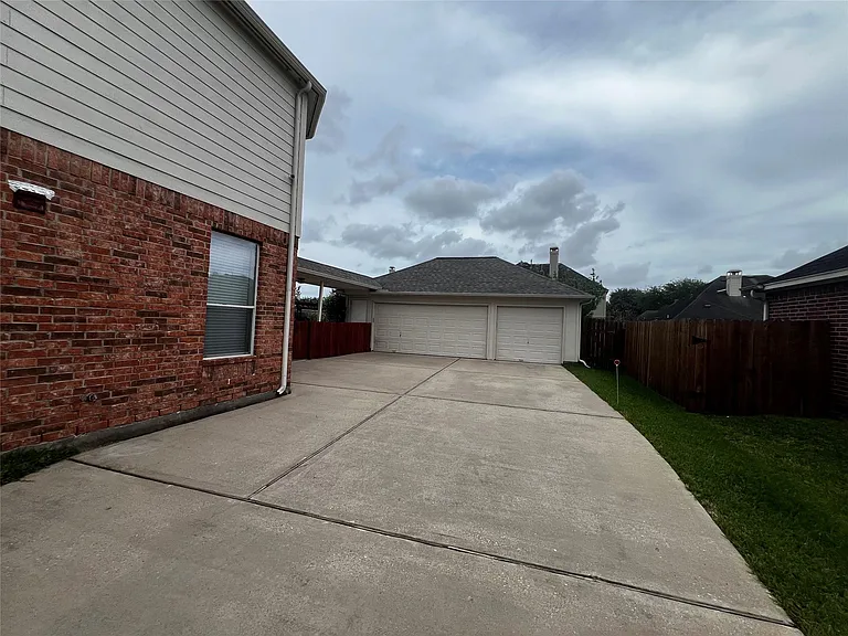 2311 Echo Harbor Dr — Photo 30