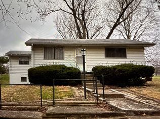 1027 N Main St, Lewistown, IL