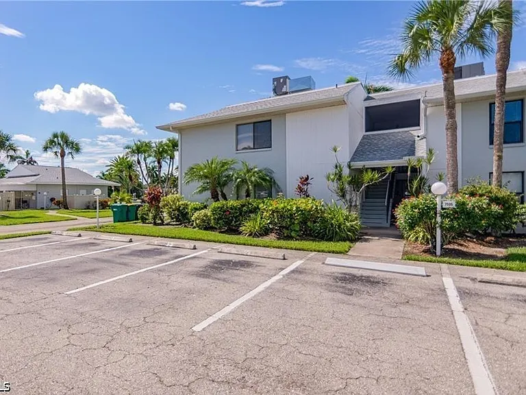 7105 Quail Run Ct W #2 — Photo 4