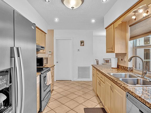 4th image of 7102 NW 93rd Avenue