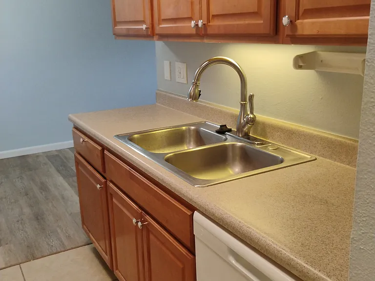 140 E Highline Cir — Photo 7