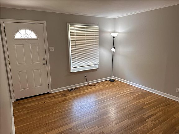 2nd image of 1075 Thompson Dr