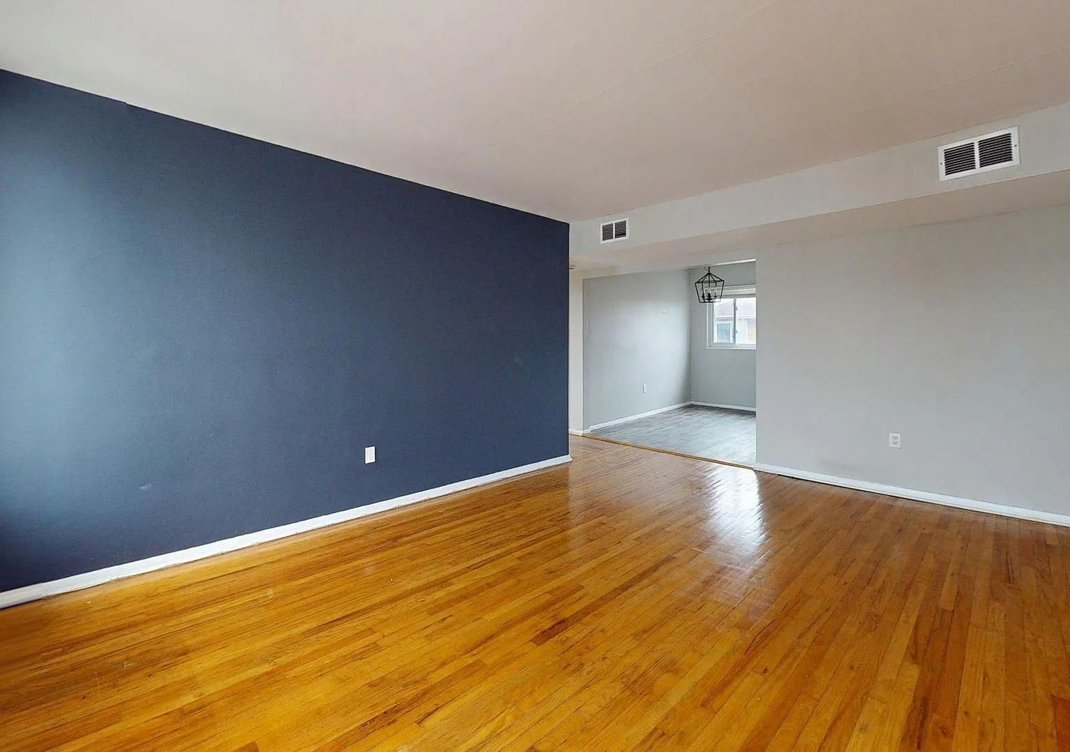 18915 Hilliard — Photo 1