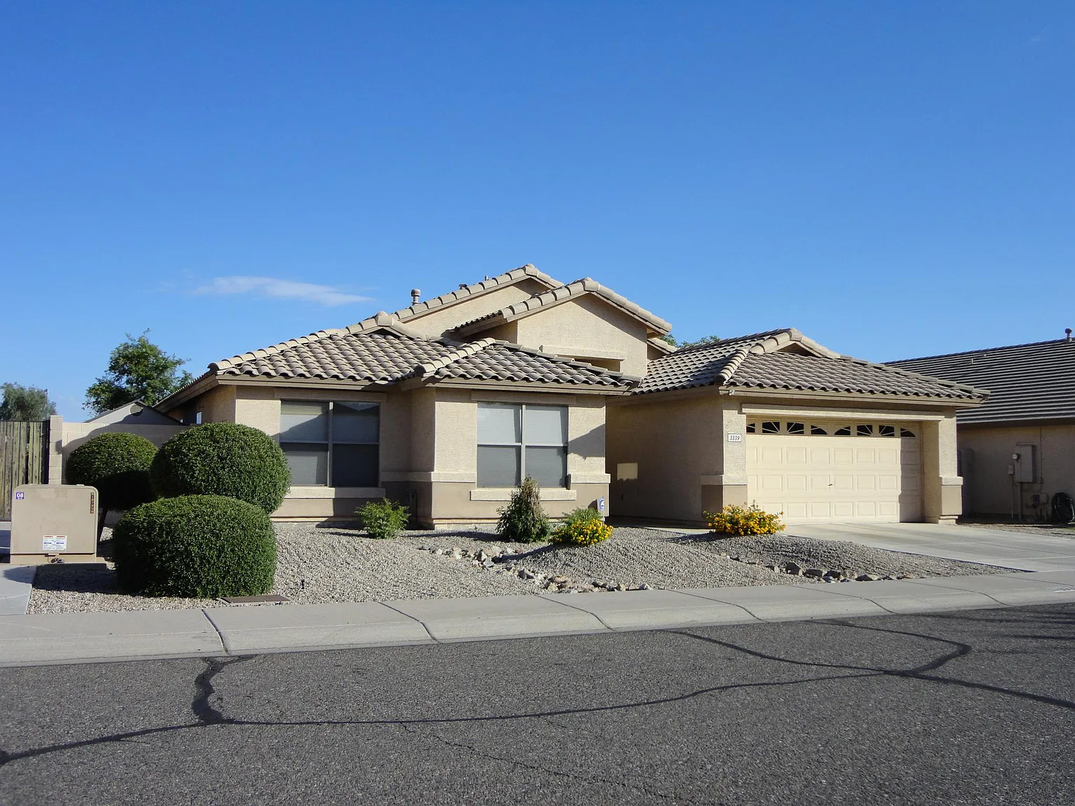 4 bed, 1960 sqft, $2,550 — Photo 1