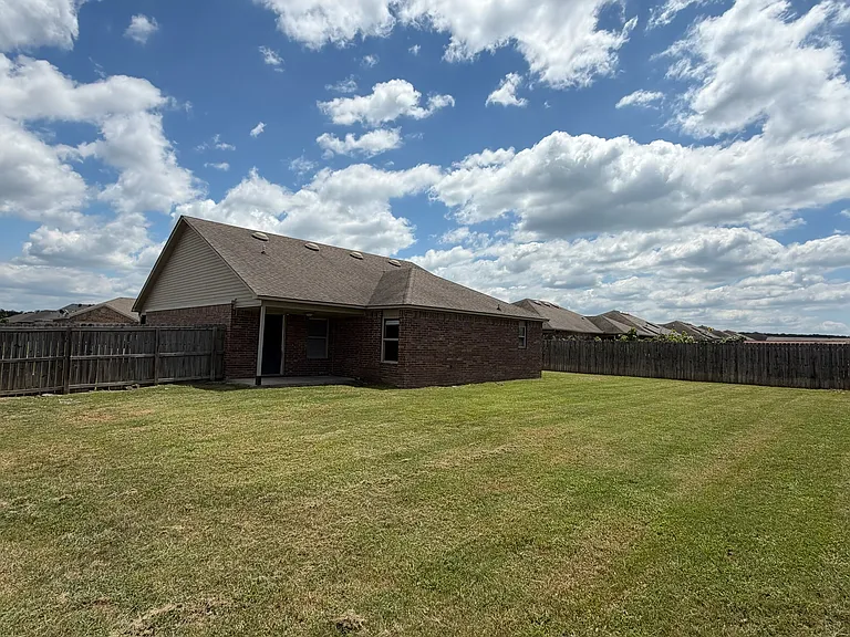 2 Dunwood Dr — Photo 2