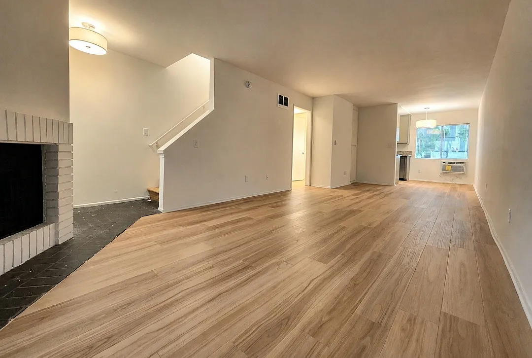 Building Photo - 1550 Armacost Ave #103