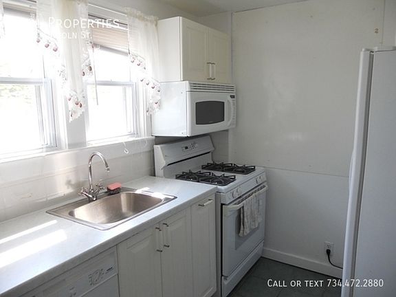 4th image of 206 N Lincoln St