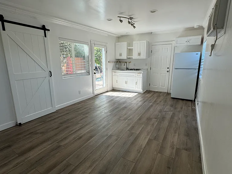 236 E Neece St — Photo 7