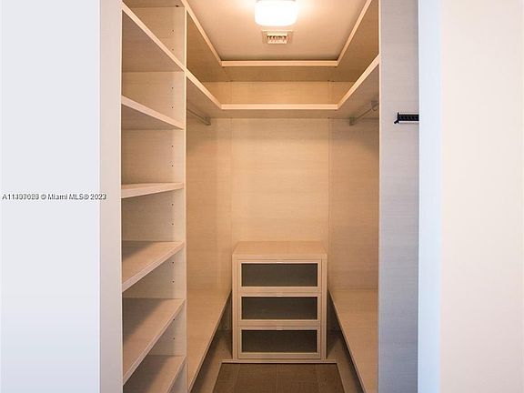 4th image of 68 SE 6th St #2510X