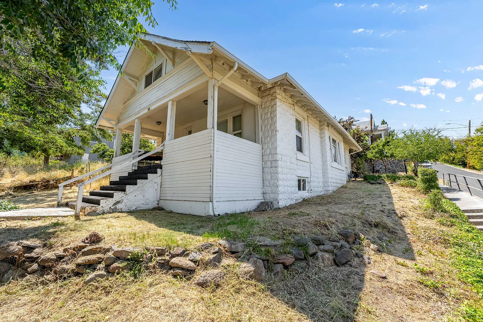 639 Washington St photo 1