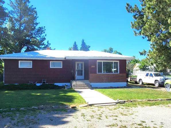 211 Hilger Ave, Lewistown, MT 59457