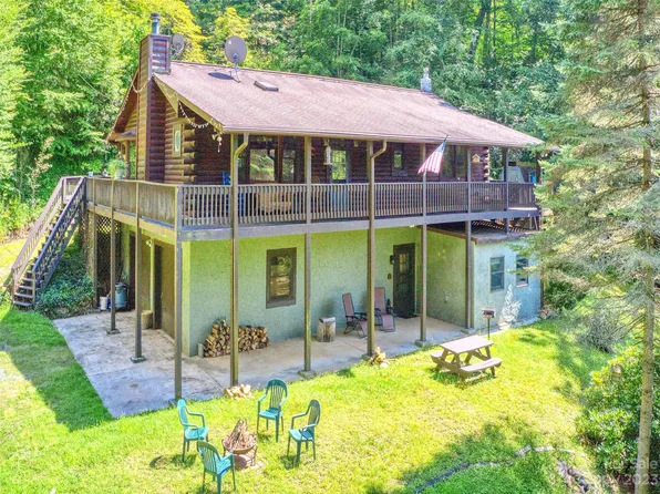 28 Honeybear Ln, Clyde, NC 28721