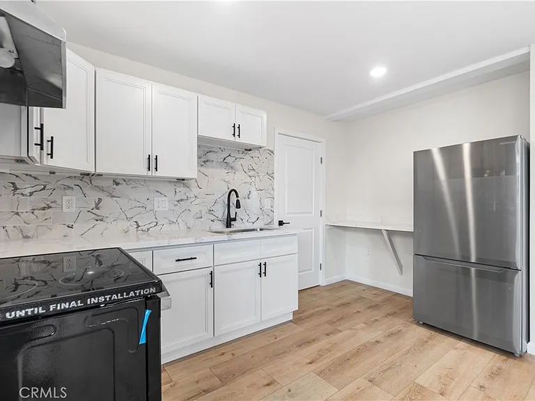 523 W 12th St #5 — Photo 7
