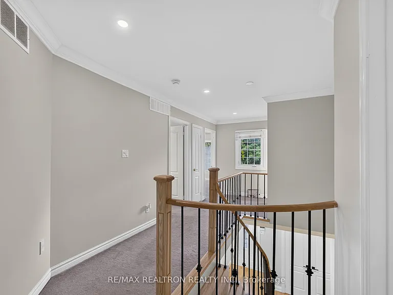 49 Meekings Dr — Photo 16