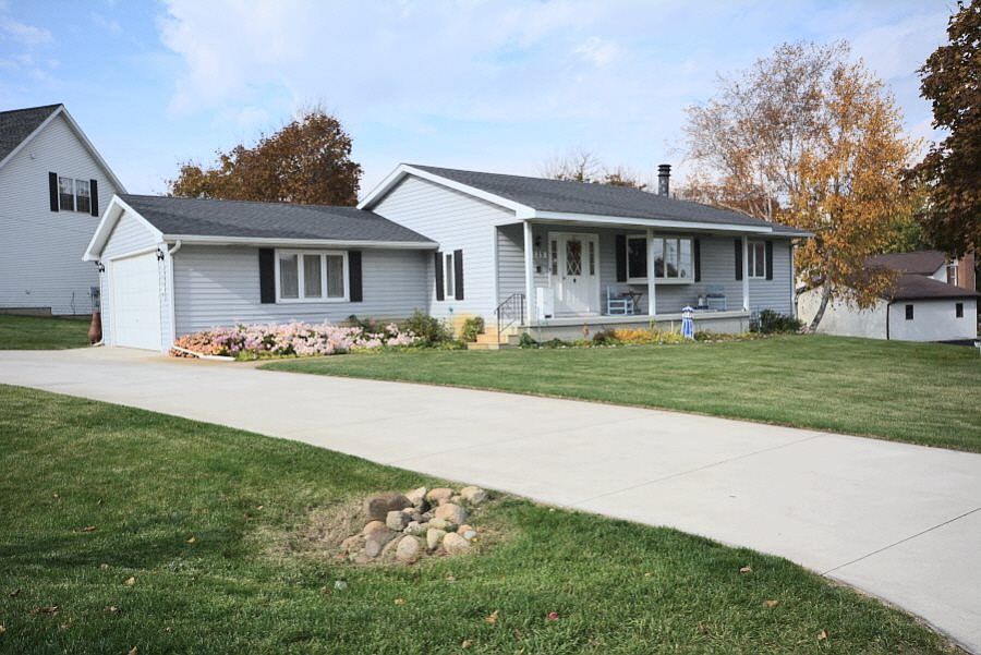 1st image of 125 E Princess Dr