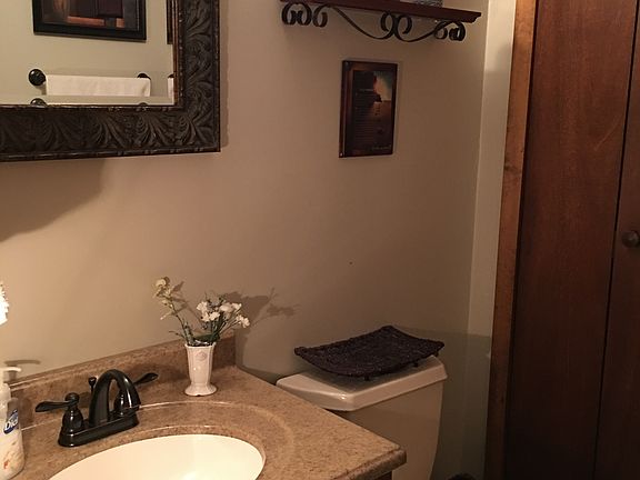 2nd image of 922 E Riverview Dr