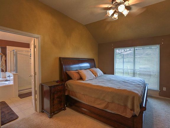 4th image of 4708 Meridian Park Dr