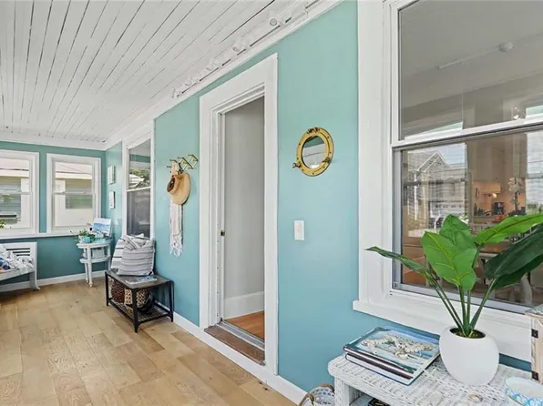214 Narragansett Ave, Barrington, RI 02806
