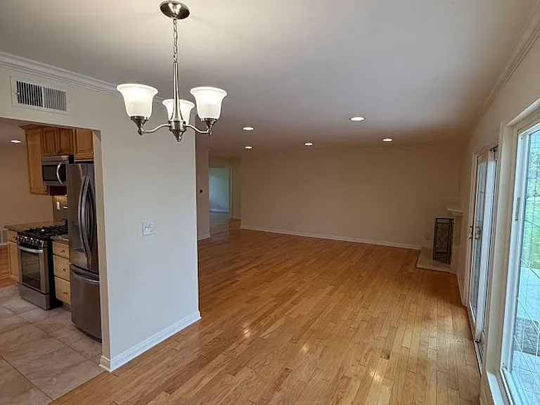 23350 Keswick St — Photo 7
