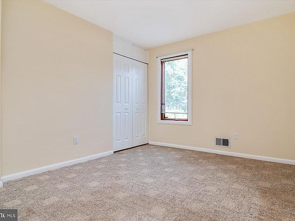 3rd image of 109 Lake View Dr
