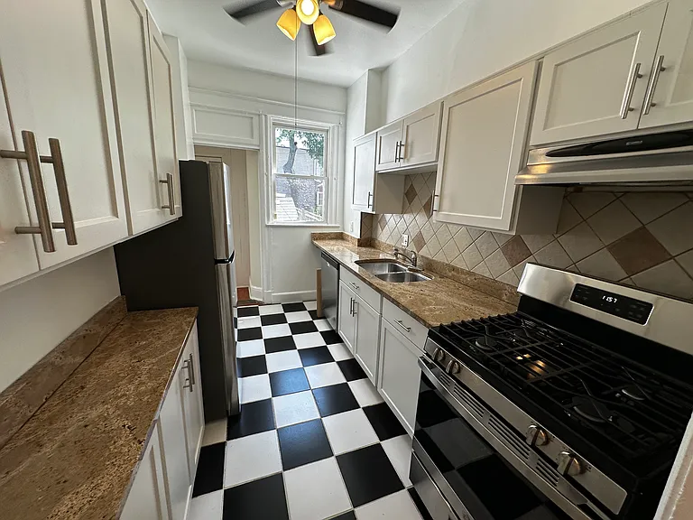 1223 F St NE — Photo 16