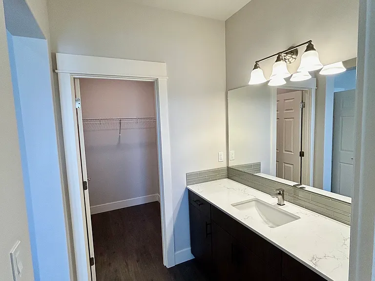 20496 Empire Ave — Photo 5
