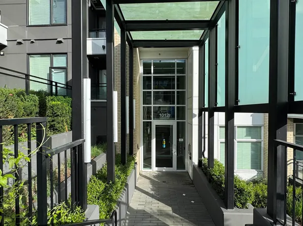 1012 Auckland St #202, New Westminster, BC V3M 0M3