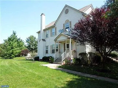 135 Cromwell Dr photo 1