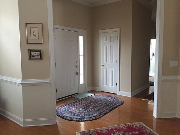2nd image of 106 Cottonwood Creek Ln