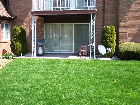2nd image of 462 Woodland Dr