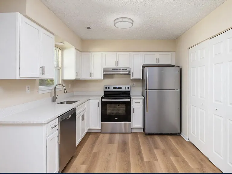 2431 W Rosecroft Village Cir — Photo 8
