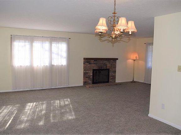5th image of 5583 Revere Dr