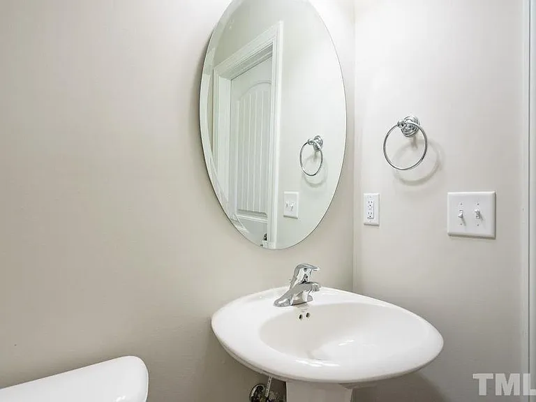 325 Acorn Hollow Pl — Photo 4