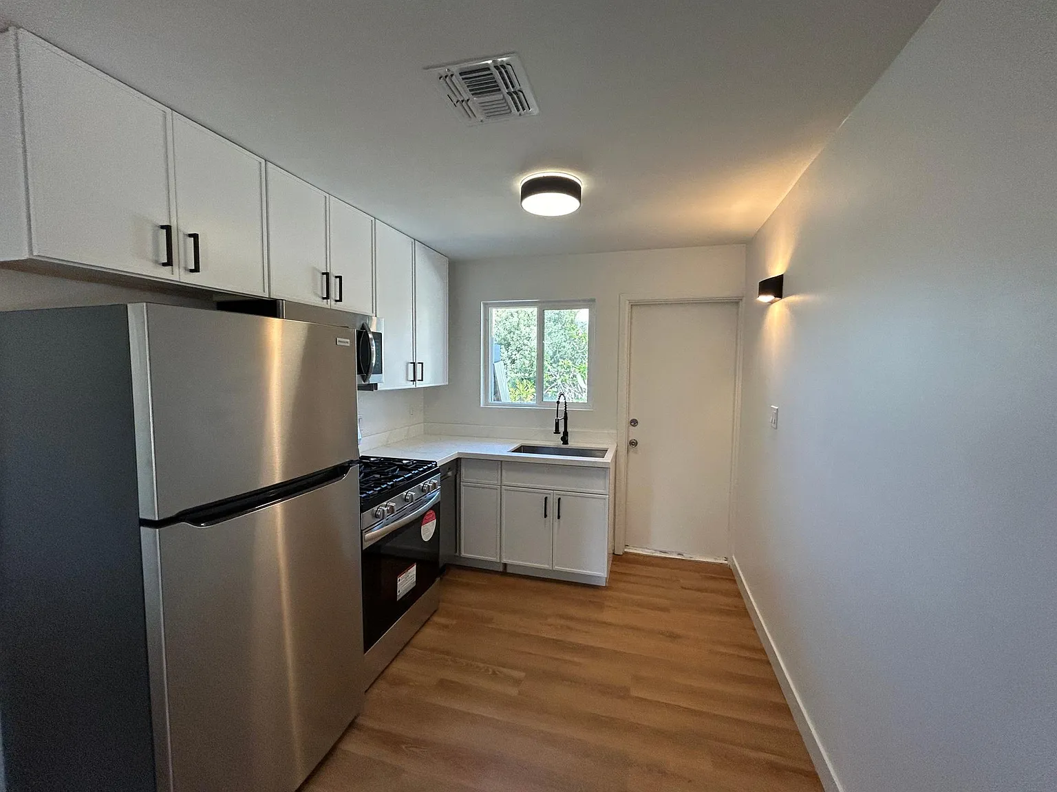 3615 E Glenrosa Ave — Photo 2