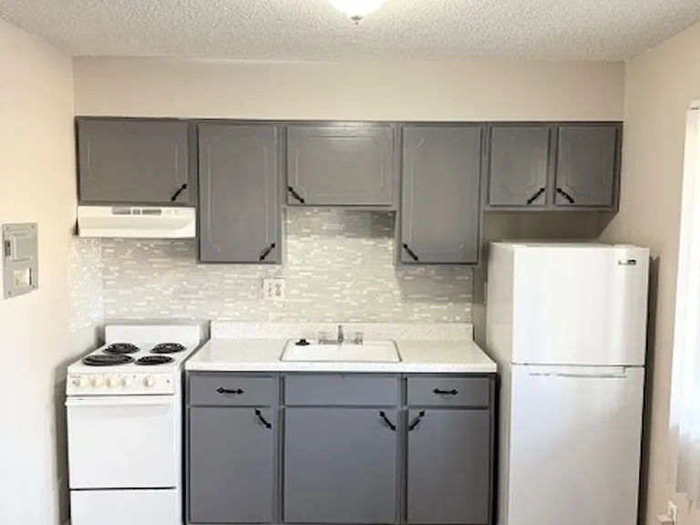 Westwind Apartments — Photo 9