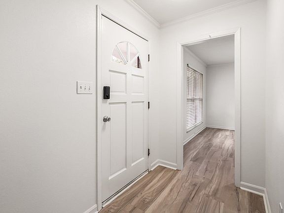 3rd image of 928 Chestwood Ave