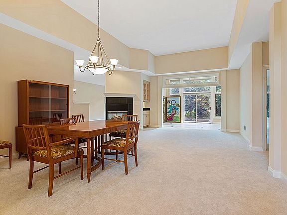 4th image of 8761 Berkley Ct