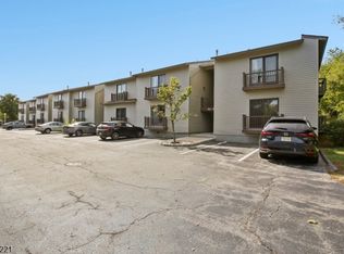 915 Spruce Hills Dr, Glen Gardner Boro, NJ 08826