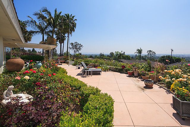1st image of 737 Miramar Dr