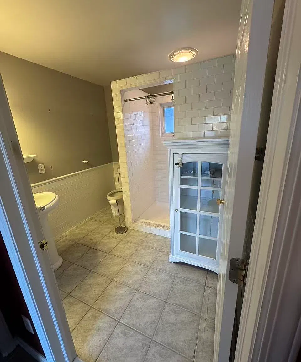 Serpentine Ln, Levittown — Photo 3