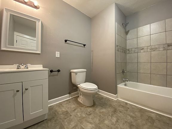 3rd image of 1314 Hanger St #B