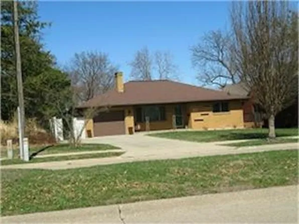 1280 S Grandview Ave, Dubuque, IA 52003
