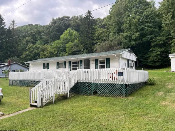 24 Dodd St, Mabie, WV 26278