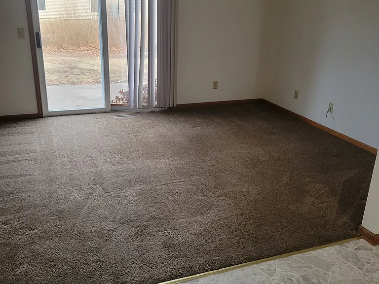107 Deerpath Dr — Photo 3