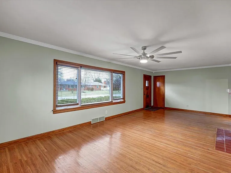 2608 Meadow Dr — Photo 12