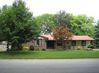 1814 Tomahawk Ln, Godfrey, IL 62035