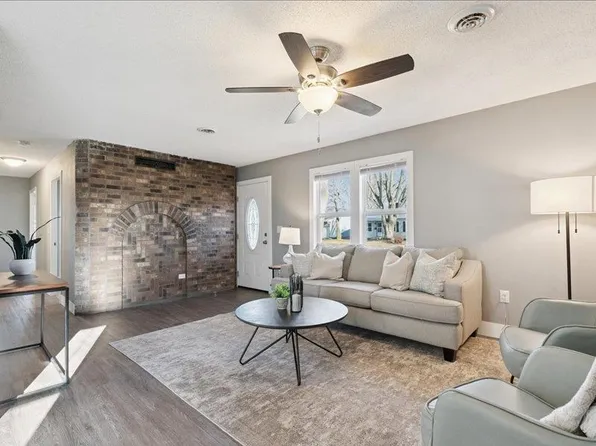 2103 Hollywood Blvd, Iowa City, IA 52240