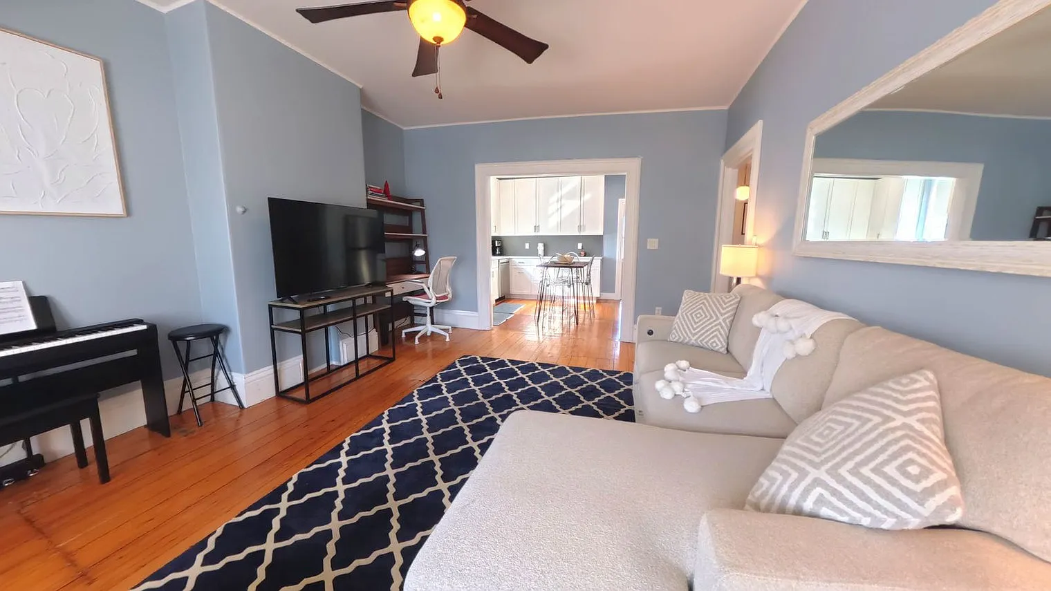 2 bed, 1.0 bath, 850 sqft, $4,712 — Photo 3